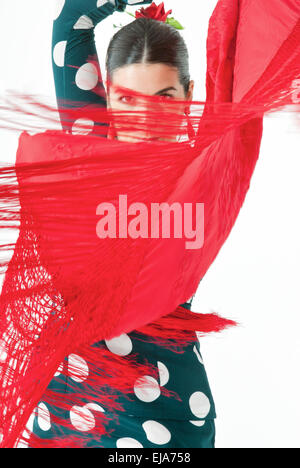 Danseuse de Flamenco féminin espagnol espagne andalousie, grace poise danse andalousie spotty dress red shawl, fire spontenity Banque D'Images