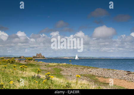 Château de Piel près de Barrow in Furness, vu de Walney Island Banque D'Images