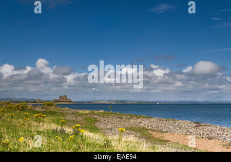 Château de Piel près de Barrow in Furness, vu de Walney Island Banque D'Images