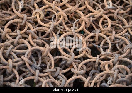 L'équipement de pêche dans le port de Bristol, Cumbria, Angleterre. Anneaux d'acier. Banque D'Images