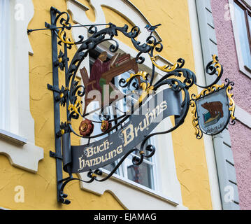 Fussen historique Librairie Ours Sign - Allemagne Banque D'Images