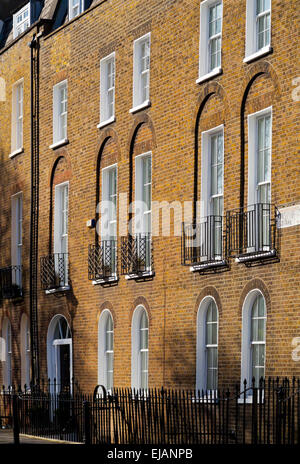 Maisons mitoyennes à Canonbury Square Islington Londres N1 England UK construit 1805 à1830 George Orwell et Evelyn Waugh a vécu ici Banque D'Images