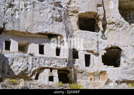 Sculpté dans Cavusin Turquie maisons troglodytes Banque D'Images