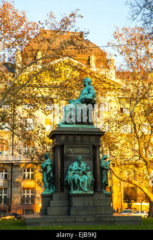 Statue Deak Ferenc à Budapest Banque D'Images