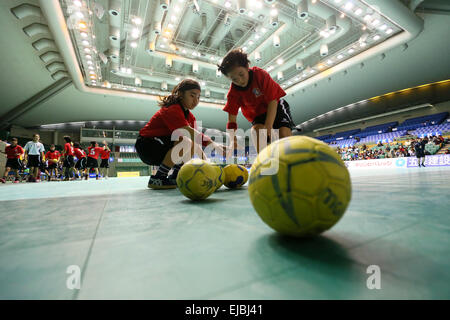 Vue générale, le 22 mars 2015, le handball : JHL Junior League finale entre femmes Corazon Ryukyu Jr. - Acier Daido Phenix Tokai au gymnase Komazawa à Tokyo, Japon. © Yohei Osada/AFLO SPORT/Alamy Live News Banque D'Images