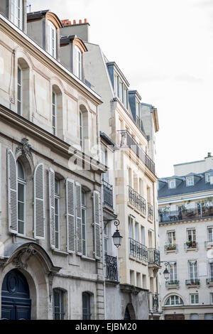 Les immeubles d'appartements à Paris, France Banque D'Images