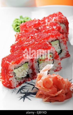 California roll avec le crabe et tobico closeup Banque D'Images