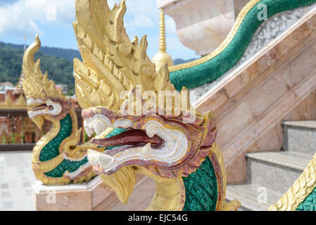 Dragons à Temple de Chalong à Phuket Thaïlande Banque D'Images