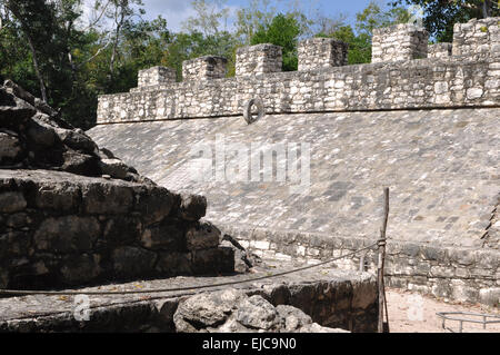 Coba Mexique maya antique jeu de cour Banque D'Images