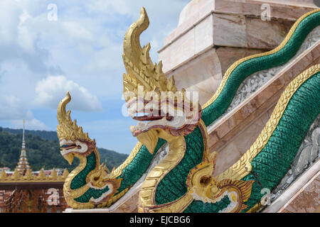 Dragons à Temple de Chalong à Phuket Thaïlande Banque D'Images