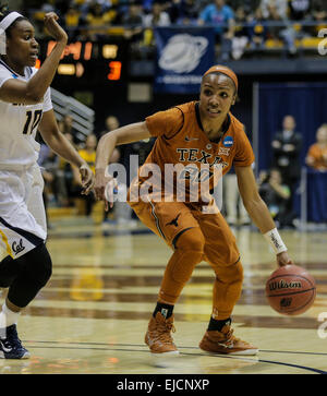 USA Berkeley CA. Mar 22, 2015. Texas G #  20 Brianna Tayor dur au milieu de la peinture lors du championnat NCAA de basket-ball des femmes Deuxième tour entre Texas longhorns et California Golden Bears 73-70 gagner à Berkeley en Californie Pavillon Hass © csm/Alamy Live News Banque D'Images