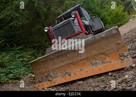 Tracteur sale dans le sol Banque D'Images