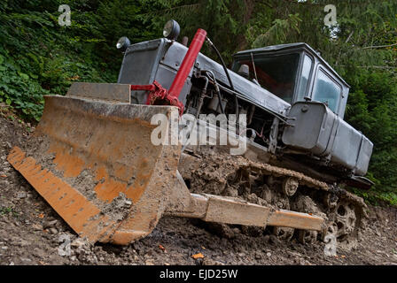 Tracteur sale dans le sol Banque D'Images