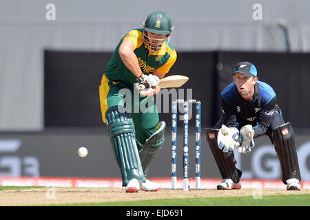 Auckland, Nouvelle-Zélande. 24Th Mar, 2015. Auckland, Nouvelle-Zélande - 24 mars 2015 Rilee - Rossouw Afrique du Sud de l'ouatine au cours de l'ICC Cricket World Cup Match entre la Nouvelle-Zélande et l'Afrique du Sud, à l'Eden Park le 24 mars 2015 à Auckland, en Nouvelle-Zélande. Photo : afp/Alamy Live News Banque D'Images