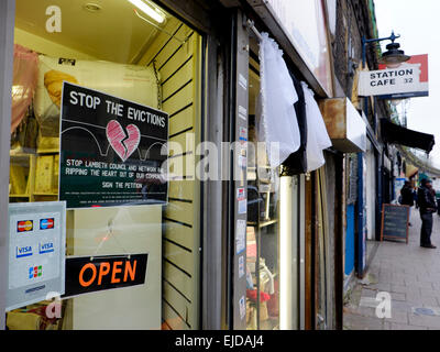 Mars 2015 : locaux de l'entreprise à Brixton Brixton Railway Station Road sous arcades menacés d'expulsion Banque D'Images