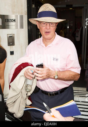 Célébrités à BBC Radio 2 mettant en vedette : Sir Geoffrey Boycott Où : London, Royaume-Uni Quand : 19 mai 2014 Banque D'Images