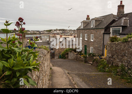 Vue depuis plus de Hugh Town sur la rue St Mary's à l'Îles Scilly, UK Banque D'Images