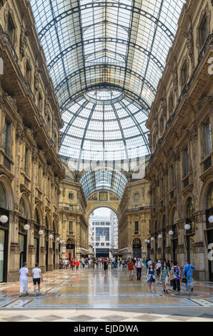 Galerie marchande intérieure de la Galleria Vittorio Emanuele II, Milan, Italie Banque D'Images