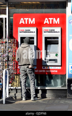 Londres, Angleterre, Royaume-Uni. "Retrait d'espèces gratuit ATM' Banque D'Images