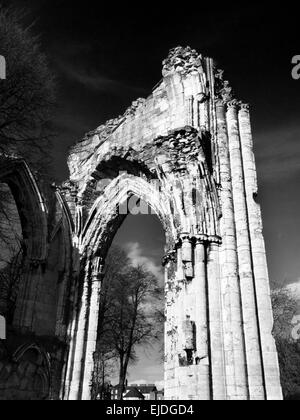 Abbaye de St Marys ruine en Musée Jardins York North Yorkshire Angleterre Banque D'Images