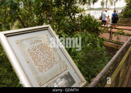 L'Argentine, Iguazu, Circuit inférieur, circuit inférieur, Mirador el Penon, signe braille pour les déficients visuels les touristes Banque D'Images