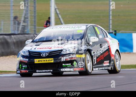 Donington Park, Royaume-Uni. 24Th Mar, 2015. La Journée des médias. Stewart Lignes dans son Avensis. Credit : Action Plus Sport/Alamy Live News Banque D'Images