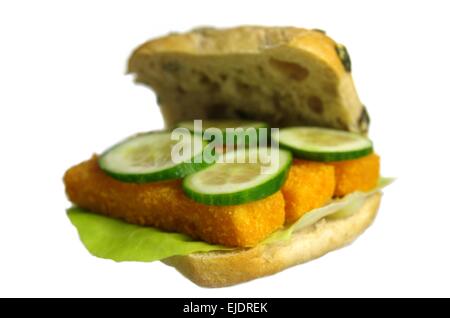 Burger de poisson isolé sur fond blanc Banque D'Images