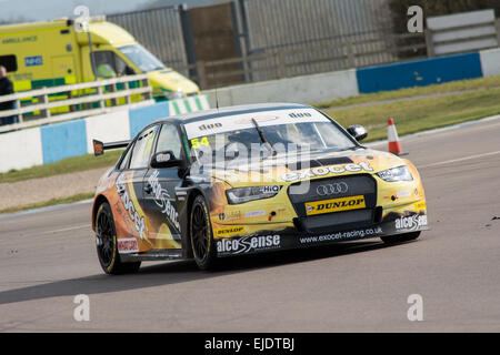 Castle Donnington, UK. 24 mars, 2015. Hunter Abbott dans le Rob Austin Racing Audi A4 en action pendant le 2015 Dunlop MSA British Touring Car Championship media journée à Donington Park le 24 mars 2015 à Castle Donington, en Angleterre. Credit : Gergo Toth/Alamy Live News Banque D'Images