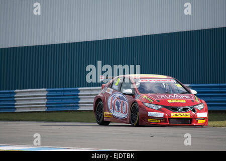 Castle Donnington, UK. 24 mars, 2015. Martin dans la course Depper Eurotech Honda Civic en action au cours de la 2015 Dunlop MSA British Touring Car Championship media journée à Donington Park le 24 mars 2015 à Castle Donington, en Angleterre. Credit : Gergo Toth/Alamy Live News Banque D'Images