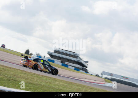 Castle Donnington, UK. 24 mars, 2015. Hunter Abbott dans le Rob Austin Racing Audi A4 en action pendant le 2015 Dunlop MSA British Touring Car Championship media journée à Donington Park le 24 mars 2015 à Castle Donington, en Angleterre. Credit : Gergo Toth/Alamy Live News Banque D'Images