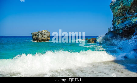 La plage de Mylopotamos, Pelion, Grèce. Plage de Mylopotamos, près de le village de Tsagarada Pelio, l'une des plus belles plages de la Grèce Banque D'Images