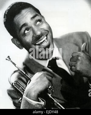 DIZZY GILLESPIE (1917-1993) photo promotionnelle de trompettiste de jazz américain vers 1963 Banque D'Images