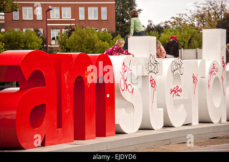 Les lettres sur la carte I Amsterdam Museumplein ou place du musée à Amsterdam en automne. Banque D'Images