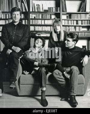 TALKING HEADS photo promotionnelle de groupe rock américain en 1988. À partir de la gauche:Chris Frantz, Jerry Harrison, Tina Weymouth, David Byrne Banque D'Images