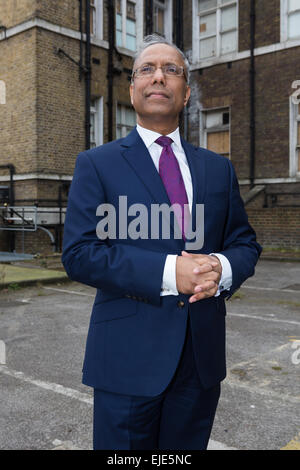 Londres, Royaume-Uni. 23 Mar 2015. Maire de Tower Hamlets, Lutfur Rahman visite le Royal London Hospital à Whitechapel, Londres est le 23 mars 2015. Le Royal London Hospital a été vendue à Tower Hamlets council for £9m le mois dernier qui va réaménager en un nouvel hôtel de ville et la plaque tournante de Tower Hamlets, faisant partie de la Vision de Whitechapel et masterplan régénération de Whitechapel. Credit : EL pics/Alamy Live News Banque D'Images