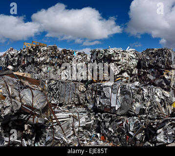 Randonnée de la ferraille recyclée glaçons avec ciel bleu et nuages Toronto Banque D'Images