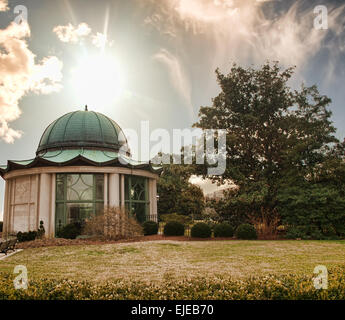 Joli pavillon de jardin à la campagne Banque D'Images