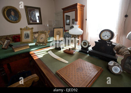 Friedrichsruh, Allemagne. 18 Mar, 2015. Une vue de l'original conservé à l'étude de l'ancien chancelier du Reich allemand, Otto von Bismarck (1815-1898) est exposée au Bismarck-Museum à Friedrichsruh, Allemagne, 18 mars 2015. von Bismarck est né le 1er avril 1815 il y a 200 ans. Photo : Christian Charisius/dpa/Alamy Live News Banque D'Images