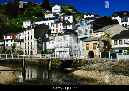 Luarca est la principale ville dans la municipalité de Valdés dans les Asturies, Espagne Banque D'Images