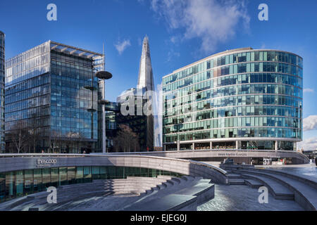 Une partie de la plus complexe de Londres sur la rive sud de la Tamise, près de Tower Bridge, avec le fragment dans l'arrière-plan. Banque D'Images