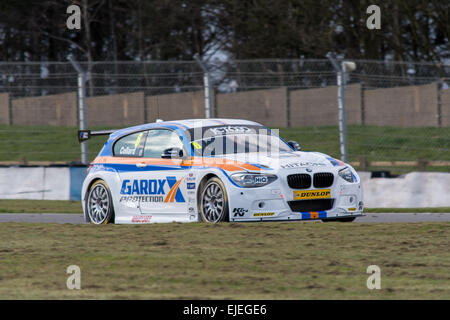 Donington Park, Castle Donnington, UK. 24 mars, 2015. Rob Collard dans l'équipe JCT600 avec le GardeX BMW 125i M Sport en action pendant le 2015 Dunlop MSA British Touring Car Championship media journée à Donington Park le 24 mars 2015 à Castle Donington, en Angleterre. (Photo de Gergo Toth/Alamy Live News) Banque D'Images