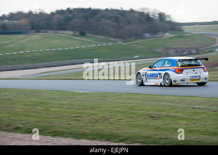 Donington Park, Castle Donnington, UK. 24 mars, 2015. Rob Collard dans l'équipe JCT600 avec l'GardX BMW 125i M Sport en action pendant le 2015 Dunlop MSA British Touring Car Championship media journée à Donington Park le 24 mars 2015 à Castle Donington, en Angleterre. (Photo de Gergo Toth/Alamy Live News) Banque D'Images