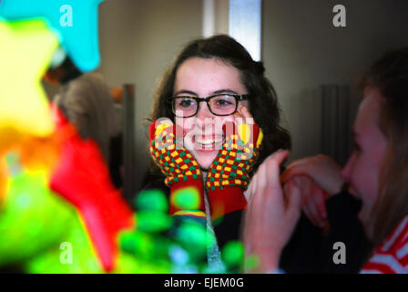 Lycéenne s'amuser au carnaval, Pays-Bas Banque D'Images