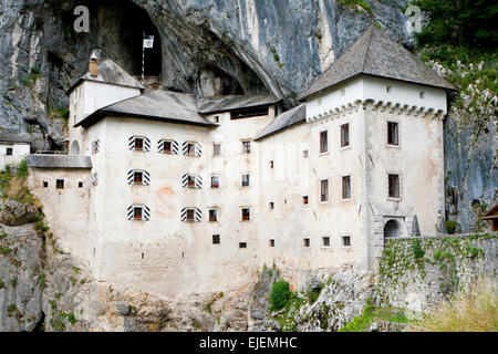 Image frontale du château de Predjama à Postojna, Slovénie Banque D'Images