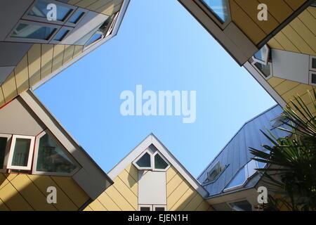 Kubuswoningen maisons cubiques ou à partir des années 1970 à Rotterdam, Pays-Bas, conçu par l'architecte néerlandais Piet Blom Banque D'Images