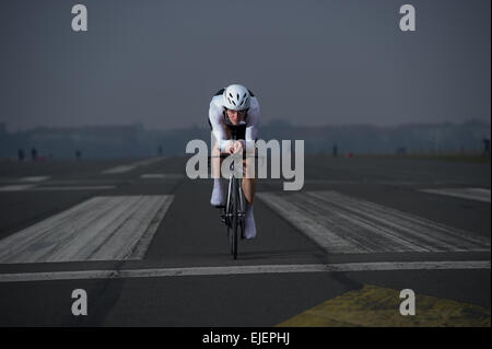 Strava (zeitfahren für jedermann) time trial. 21.03.2015 à Berlin Tempelhof. photo : Philipp Hympendahl Banque D'Images