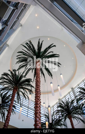 Palmiers à l'intérieur de l'entrée à l'Université nouvelle Town Center Mall situé juste à côté de la I-75 sur University Parkway à Sarasota FL Banque D'Images