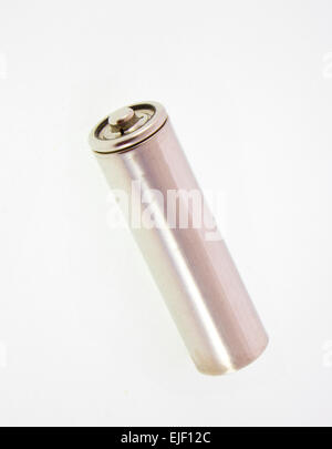 Batterie rechargeable d'argent sur fond blanc Banque D'Images