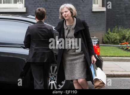 Theresa Mai,Accueil,secrétaire arrive au numéro 10 Downing street, pour une réunion du cabinet Banque D'Images
