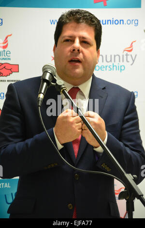 Gibraltar. 25 mars 2015. Photo Ministre principal de Gibraltar Fabian Picardo s'exprimant sur les liens étroits entre l'unite et l'actuel Gouvernement de Gibraltar lors de l'ouverture de la maison de Transport récemment rénové les bureaux. Len McCluskey, secrétaire général du syndicat Unite (photo) au Royaume-Uni a visité Gibraltar aujourd'hui pour l'ouverture officielle récemment rénové, l'Unite Gibraltar Maison Transport Bureaux. Dans la participation à une cérémonie officielle d'ouverture a été le Premier Ministre de Gibraltar Fabian Picardo. Crédit : Stephen Ignacio/Alamy Live News Banque D'Images